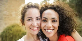 Two young women smiling. The benefits of quitting vaping. Pexels andrea piacquadio 3756157